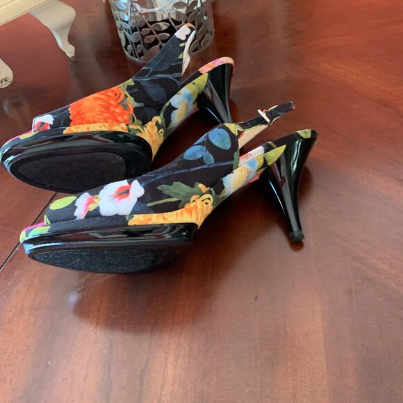 Nine West Heels Floral Size 8.5 - Picture 2 of 5